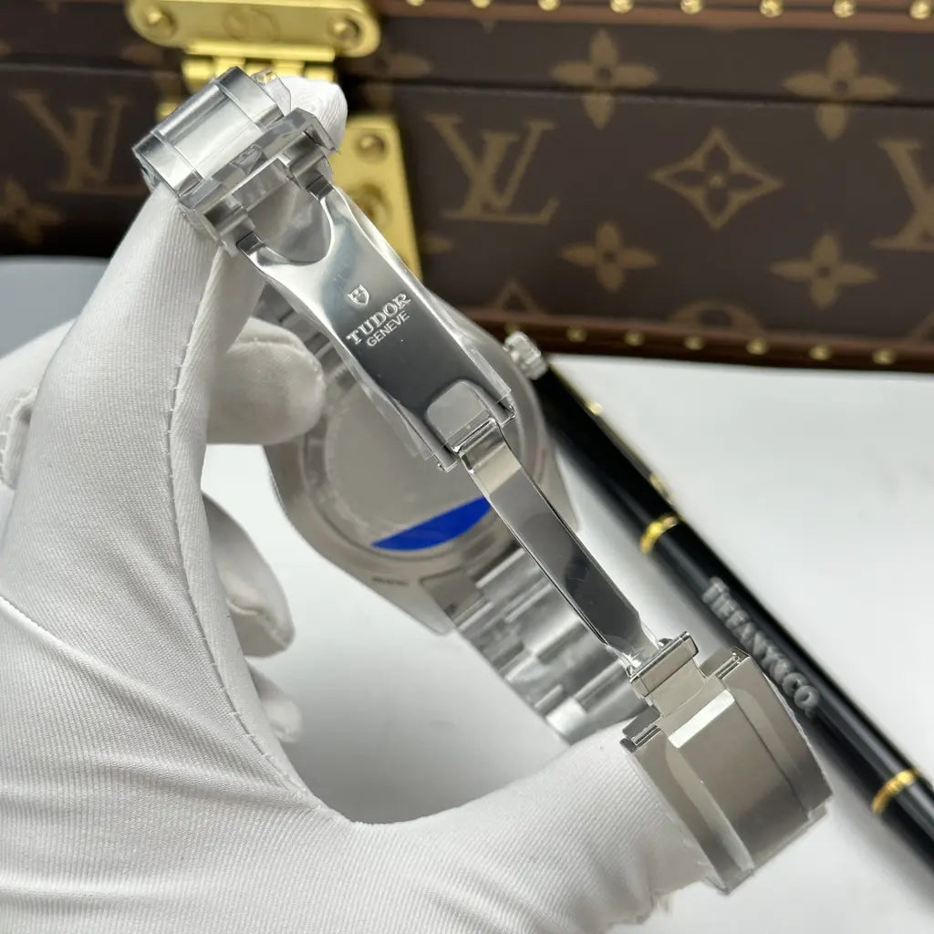 Tudor bay 68 Super Clone Swiss Machine