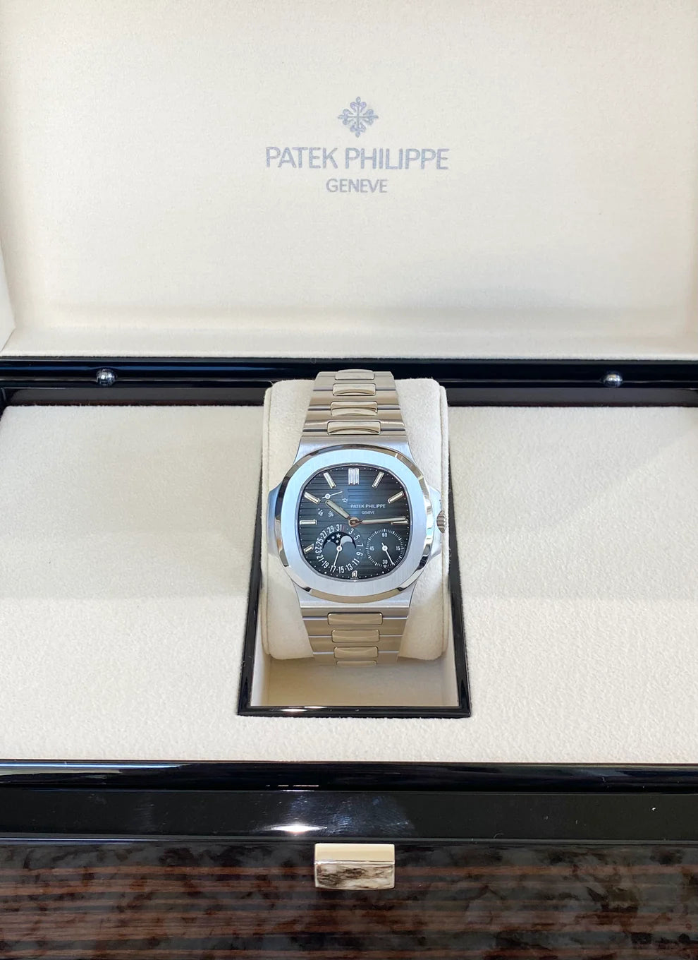 Patek Philippe Nautilus Moon Phase Super Clone Swiss Machine