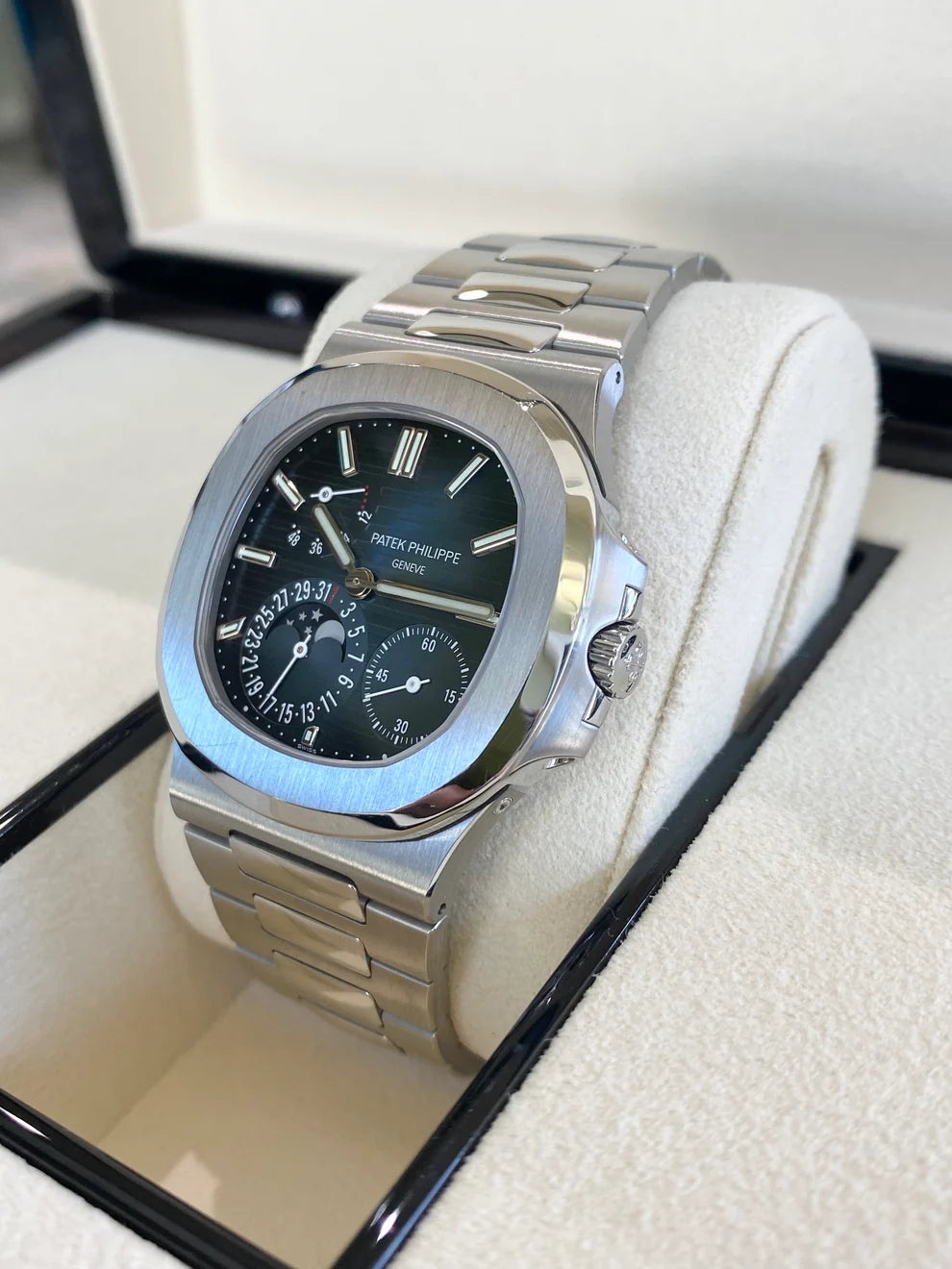 Patek Philippe Nautilus Moon Phase Super Clone Swiss Machine